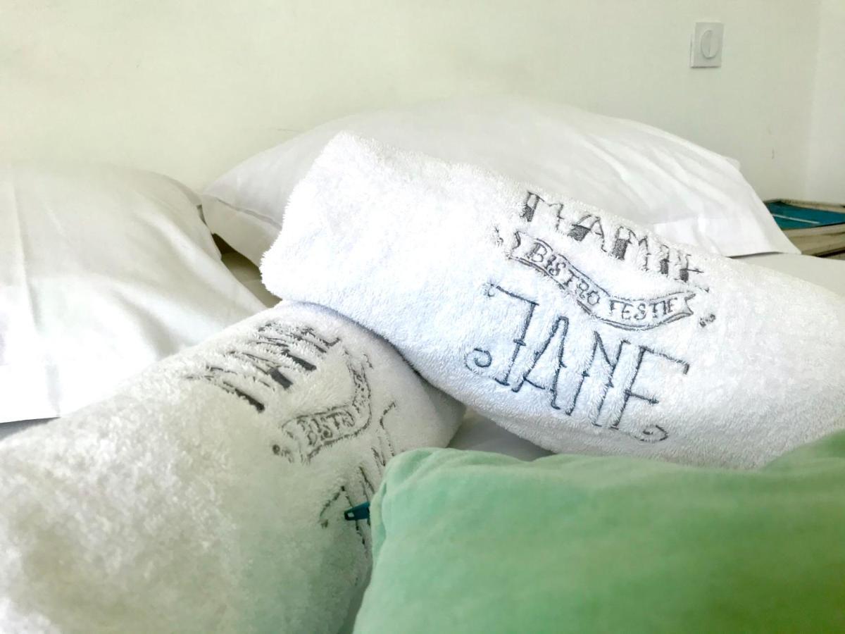 Mamie Jane Co-Munity Hotel อิกซ์เลส์แบ็งส์ ภายนอก รูปภาพ