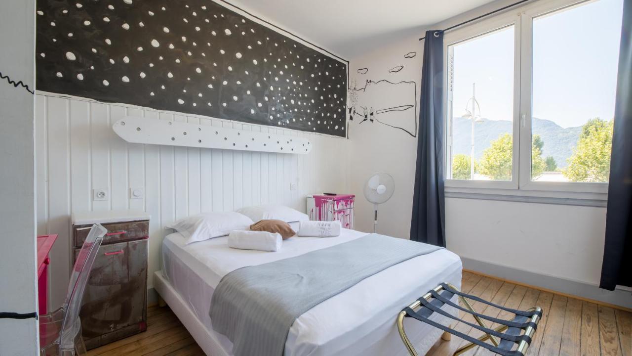 Mamie Jane Co-Munity Hotel อิกซ์เลส์แบ็งส์ ภายนอก รูปภาพ